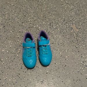 Kid size 11 soccer cleats